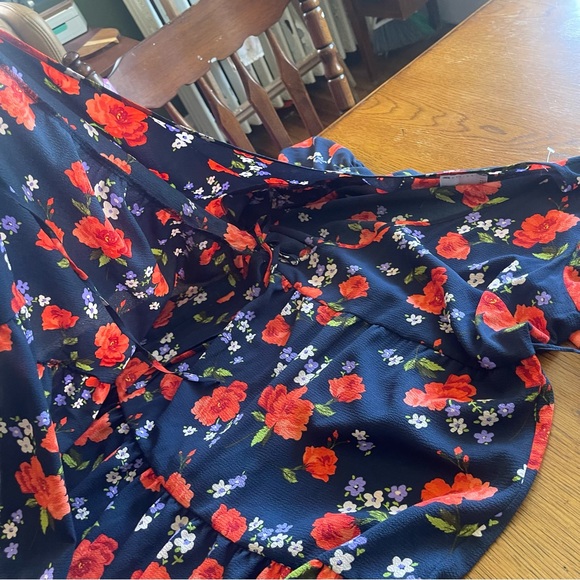 ASOS DESIGN Curve wrap front tiered smock midi dress in navy floral print 12 - Picture 14 of 16